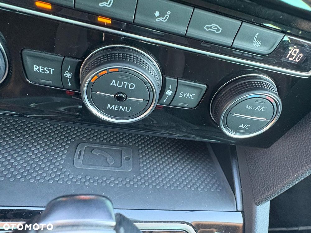 Volkswagen Passat Variant 2.0 TDI SCR 4Motion DSG Alltrack - 16