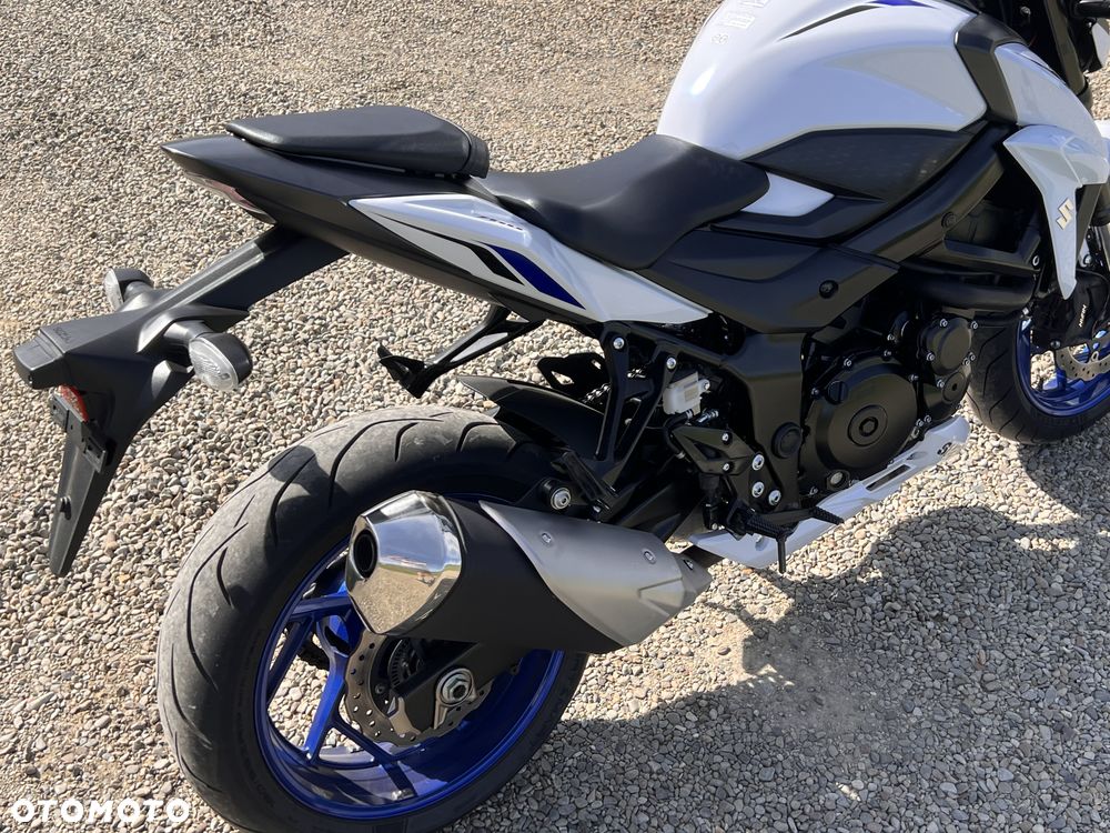 Suzuki GSX - 11