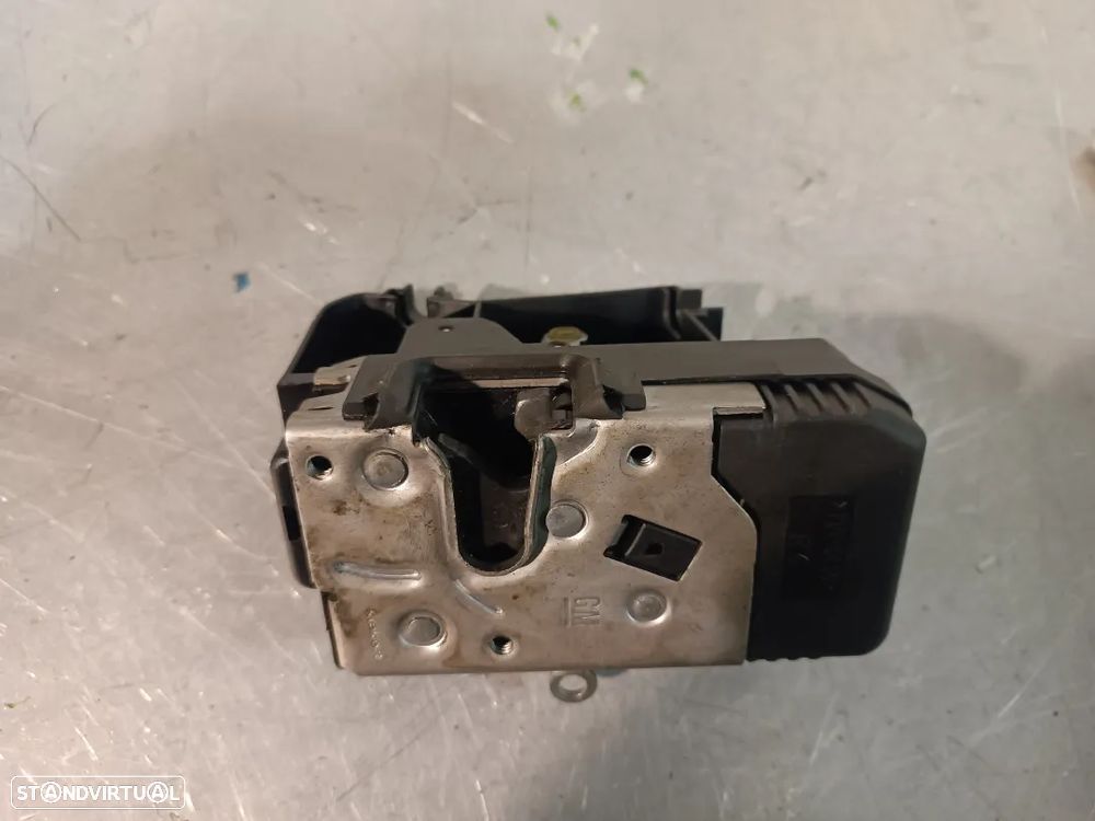 FECHO DE PORTA RENAULT TRAFIC II / OPEL VIVARO - FRENTE DIREITO / ESQUERDO  - TRAS DTO - 2