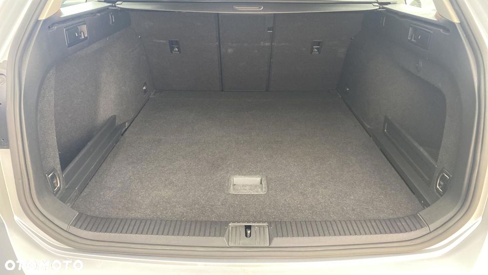 Volkswagen Passat - 12