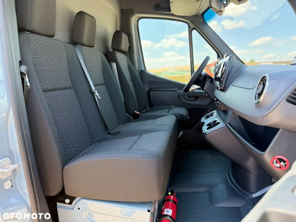 Mercedes-Benz Sprinter - 16
