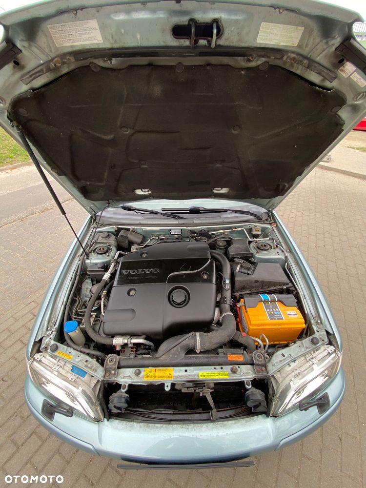 Volvo V40 1.9D - 25