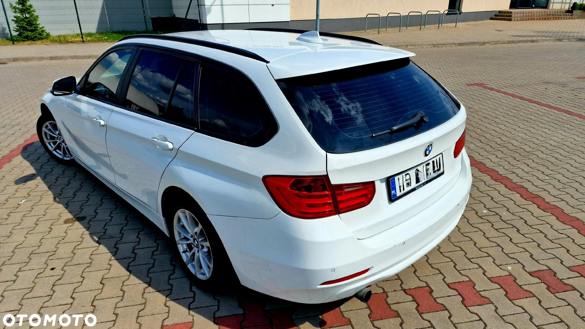 BMW Seria 3 318d Touring - 14
