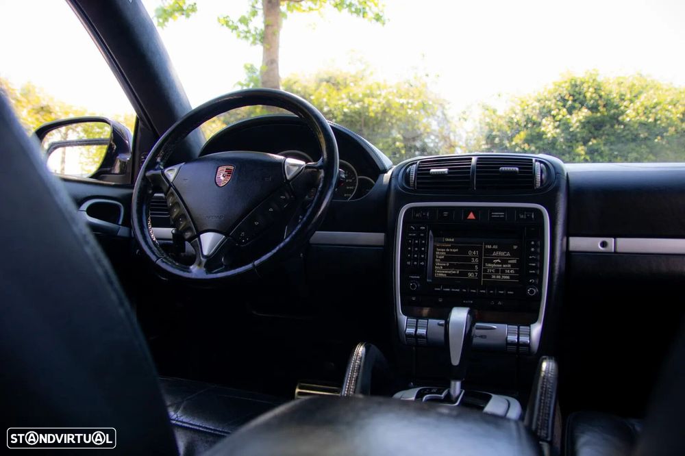 Porsche Cayenne Turbo - 28