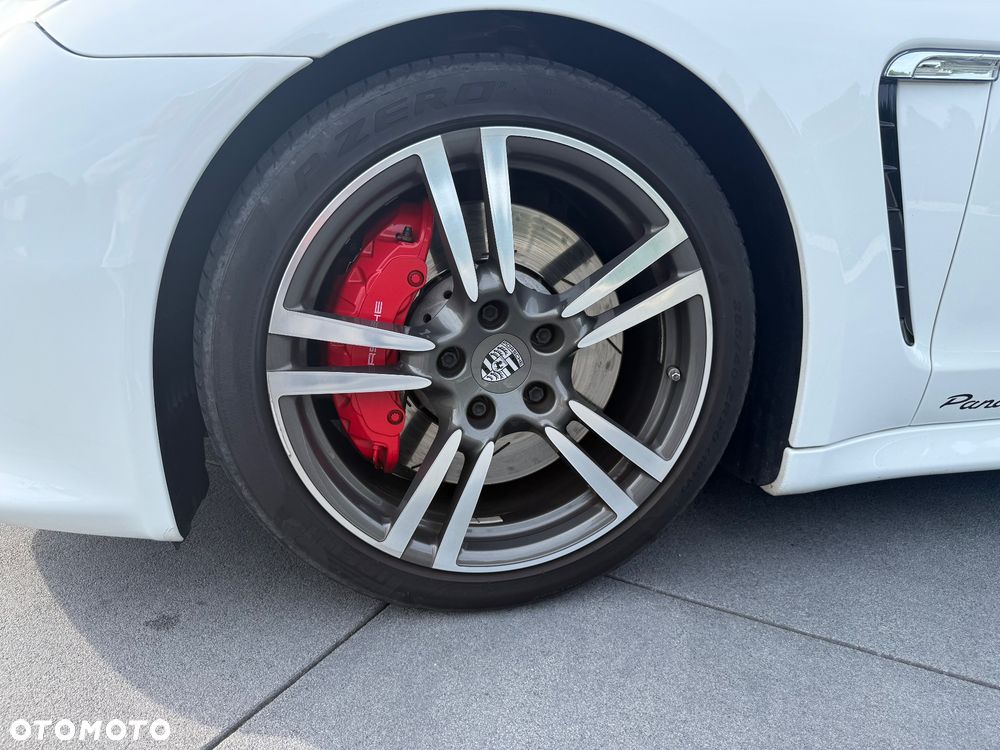 Porsche Panamera GTS - 34