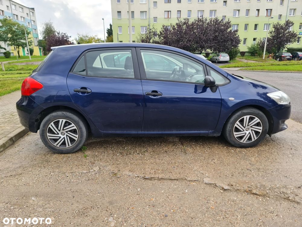 Toyota Auris 1.4 D-4D Terra - 3