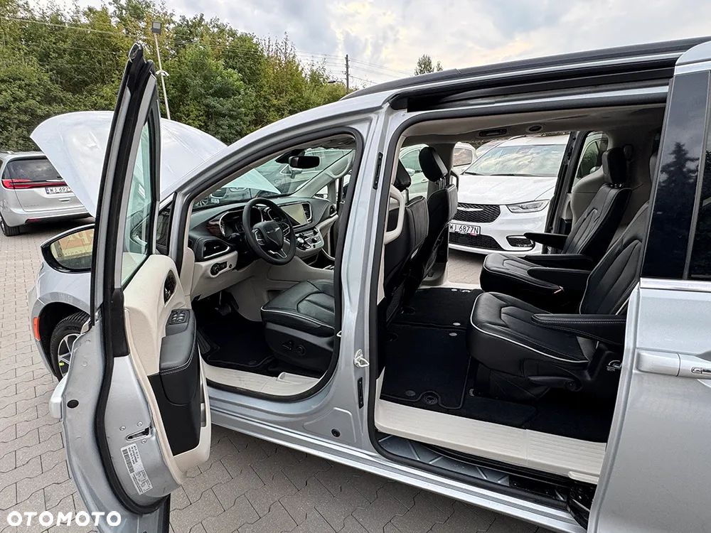 Chrysler Pacifica - 16