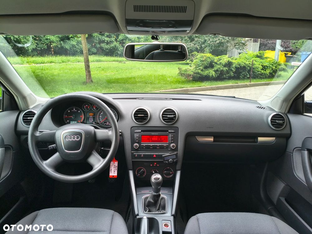 Audi A3 Sportback 1.6 TDI DPF Ambiente - 21