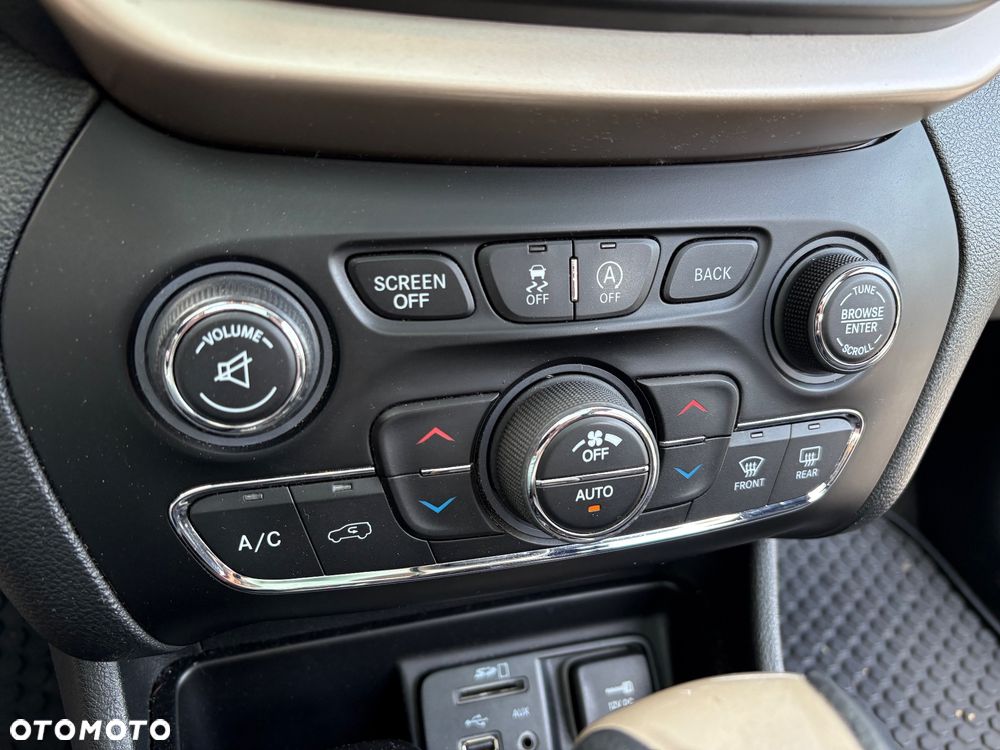 Jeep Cherokee 3.2 V6 Pentastar Active Drive I Automatik Limited - 25