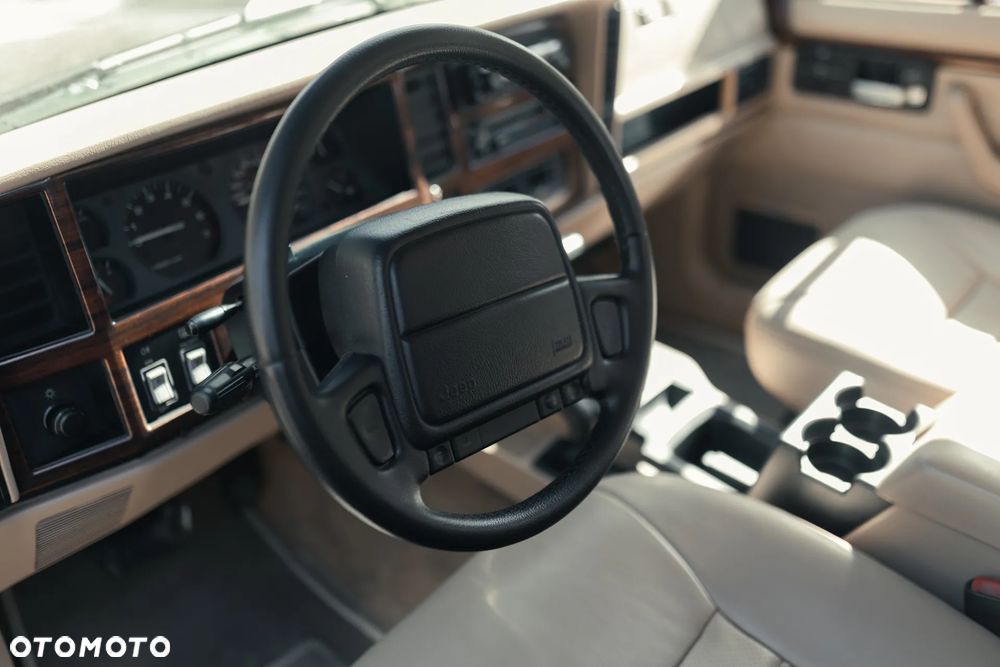 Jeep Cherokee 4.0 Limited - 28