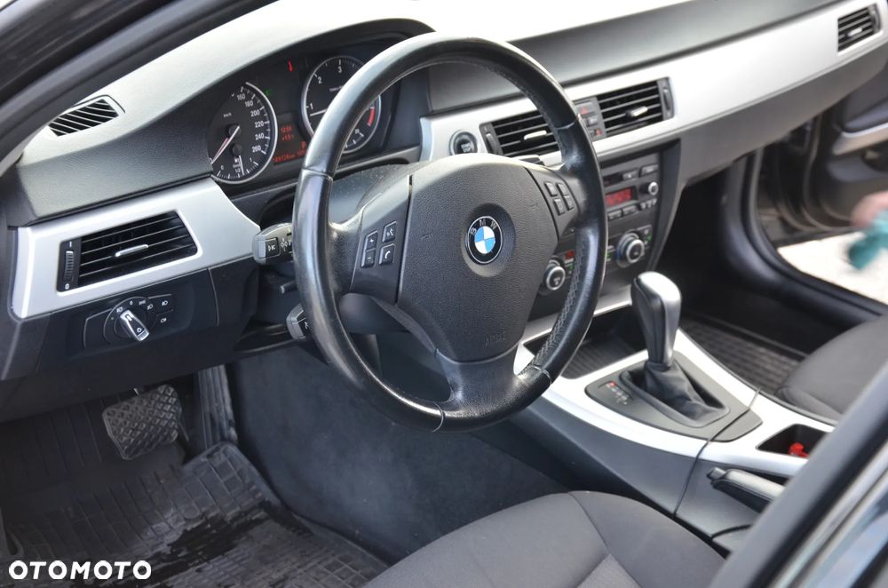 BMW Seria 3 318d Touring - 12