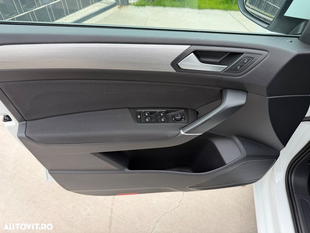 Volkswagen Touran 2.0 TDI SCR Highline - 18