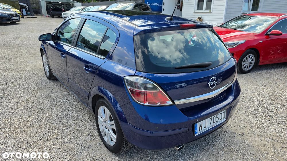 Opel Astra 1.6 T Cosmo - 4