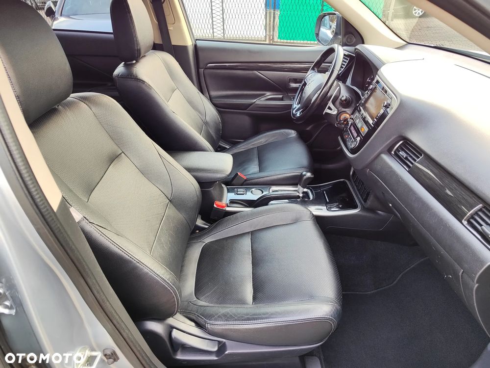 Mitsubishi Outlander 2.0 2WD CVT Diamant Edition+ - 11