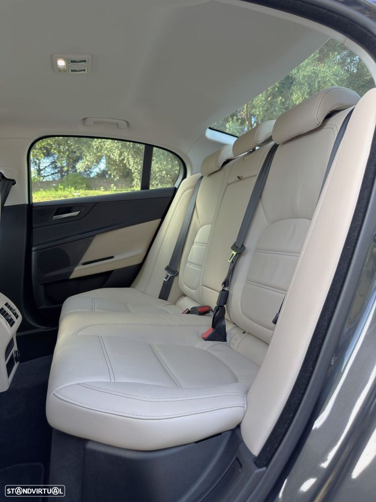 Jaguar XE 2.0 D Prestige Aut. - 43