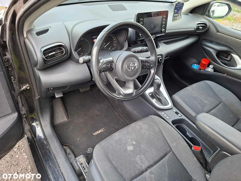 Toyota Yaris Hybrid 100 Life - 6