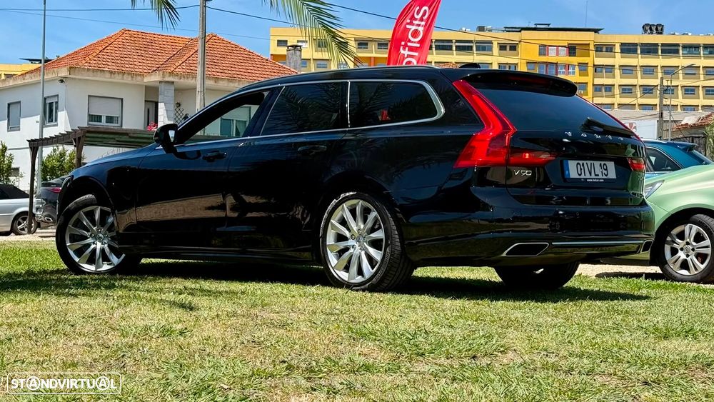 Volvo V90 2.0 T8 Momentum Plus AWD Geartronic - 4