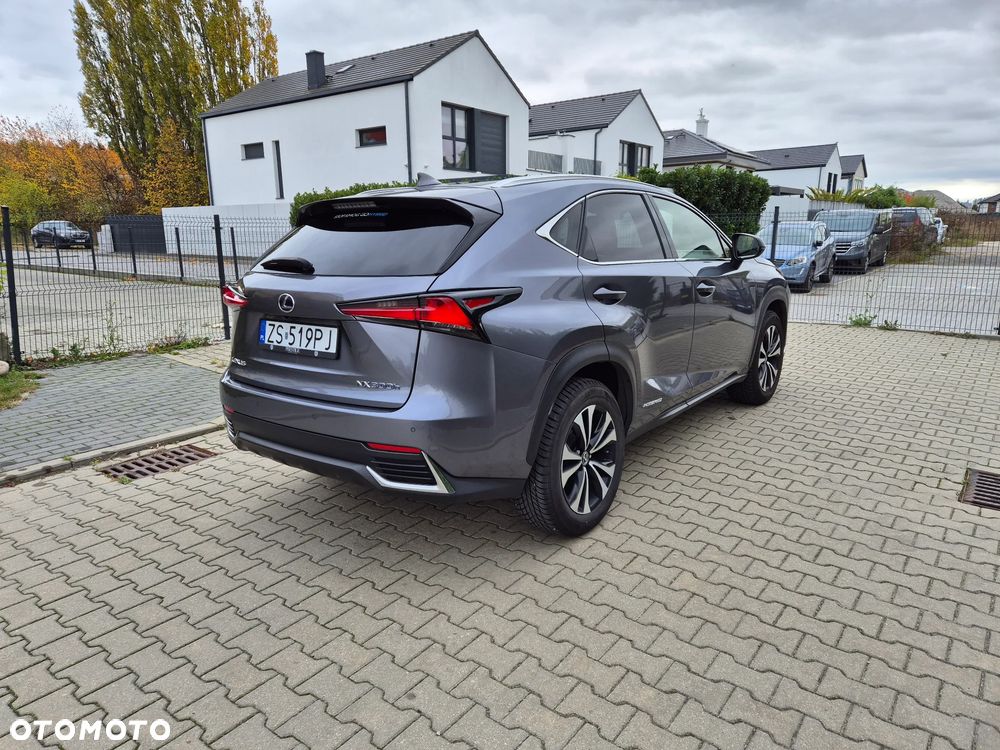 Lexus NX 300h F Impression AWD - 4