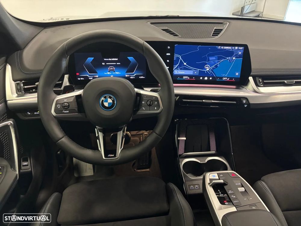 BMW iX1 eDrive20 Pack Desportivo M Pro - 12