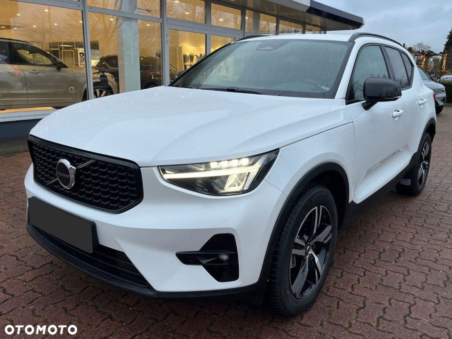Volvo XC 40 B3 Plus Dark - 3