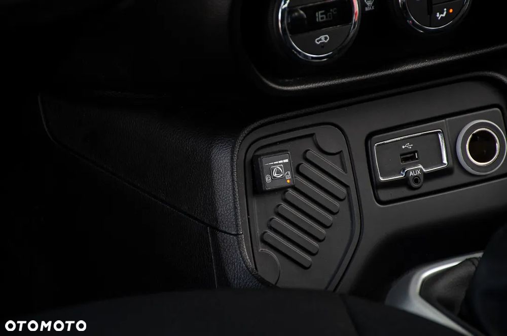 Jeep Renegade 1.4 MultiAir Limited - 37