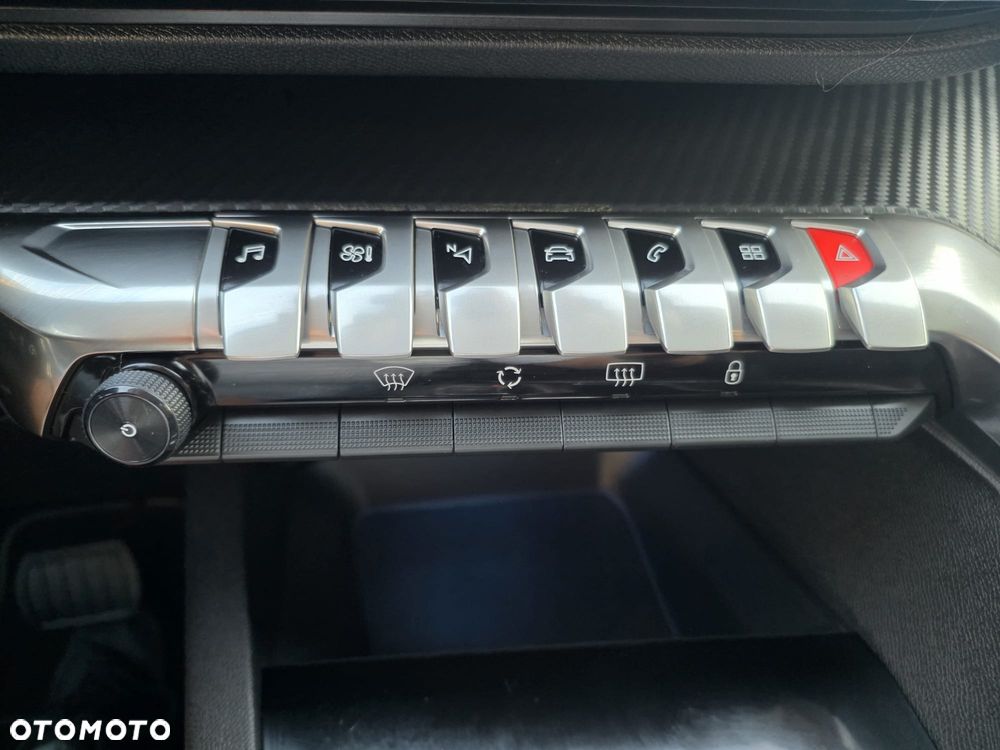 Peugeot 3008 1.2 PureTech Active S&S EAT8 - 20