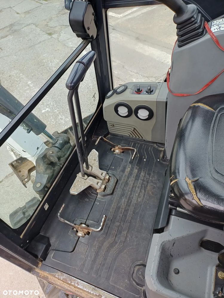 Bobcat E17 - 16