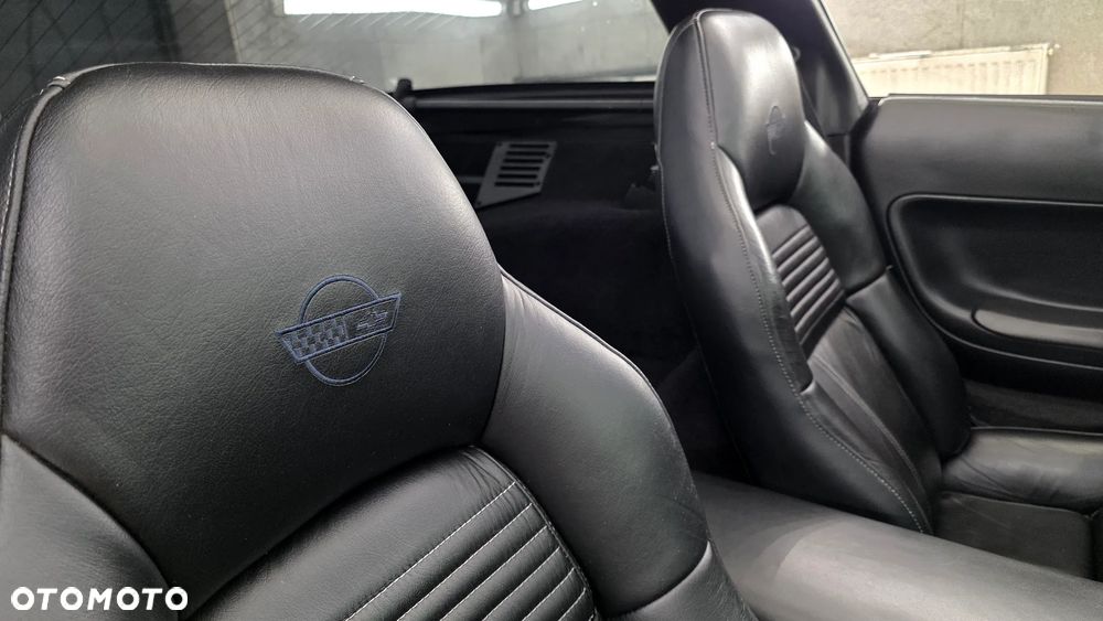 Chevrolet Corvette - 32