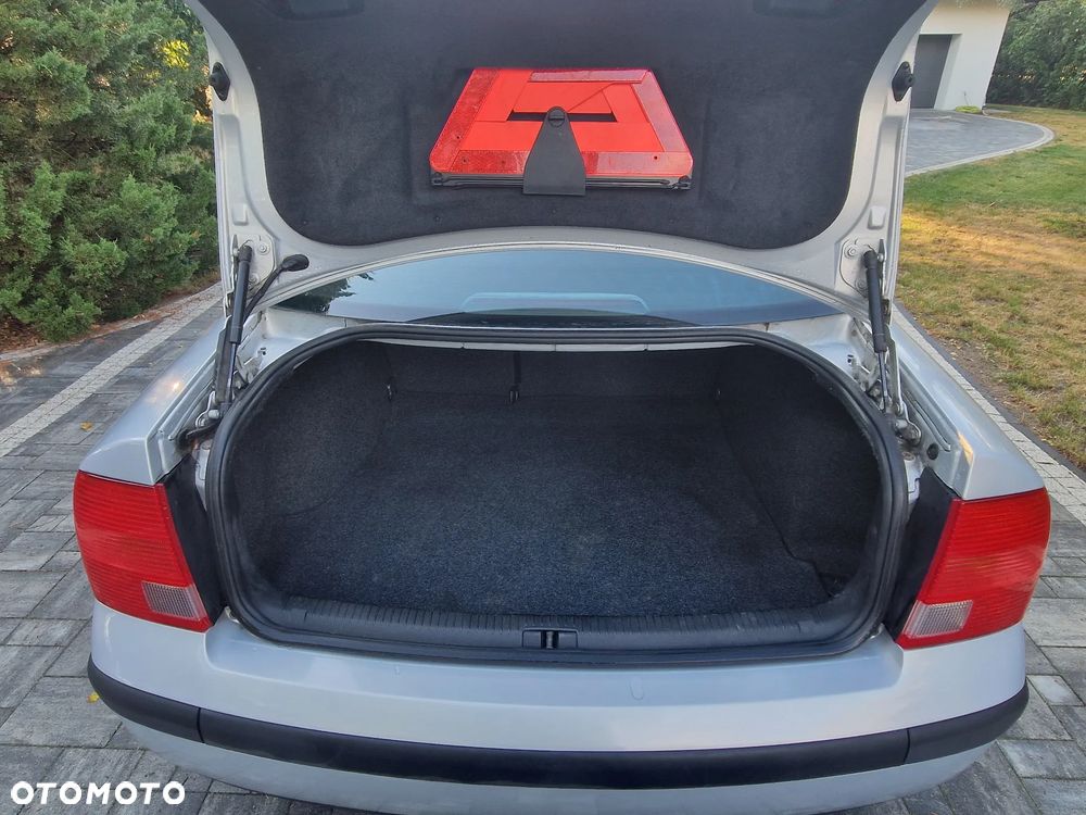 Volkswagen Passat - 11