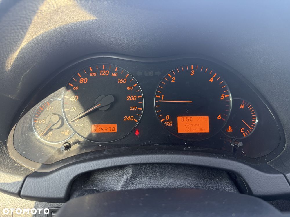 Toyota Avensis - 8