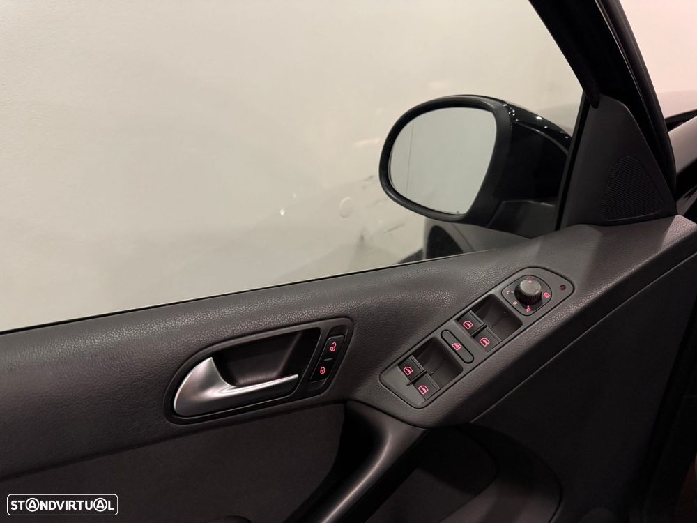 VW Tiguan 2.0 TDi Sport BlueMotion - 47