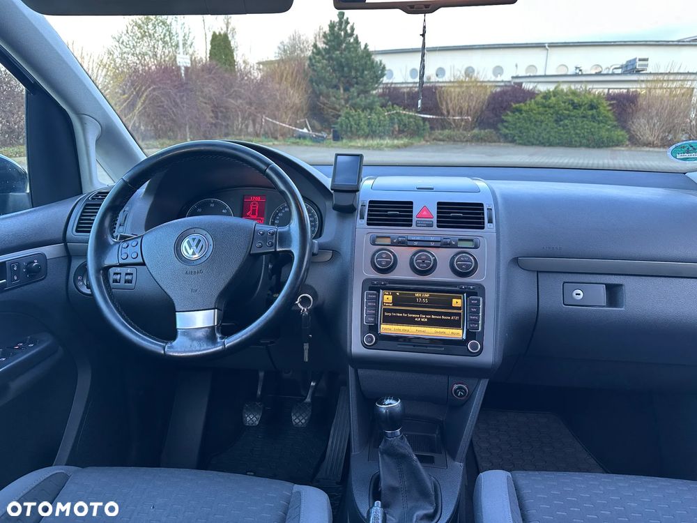 Volkswagen Touran 1.9 TDI DPF BlueMot Highline - 24