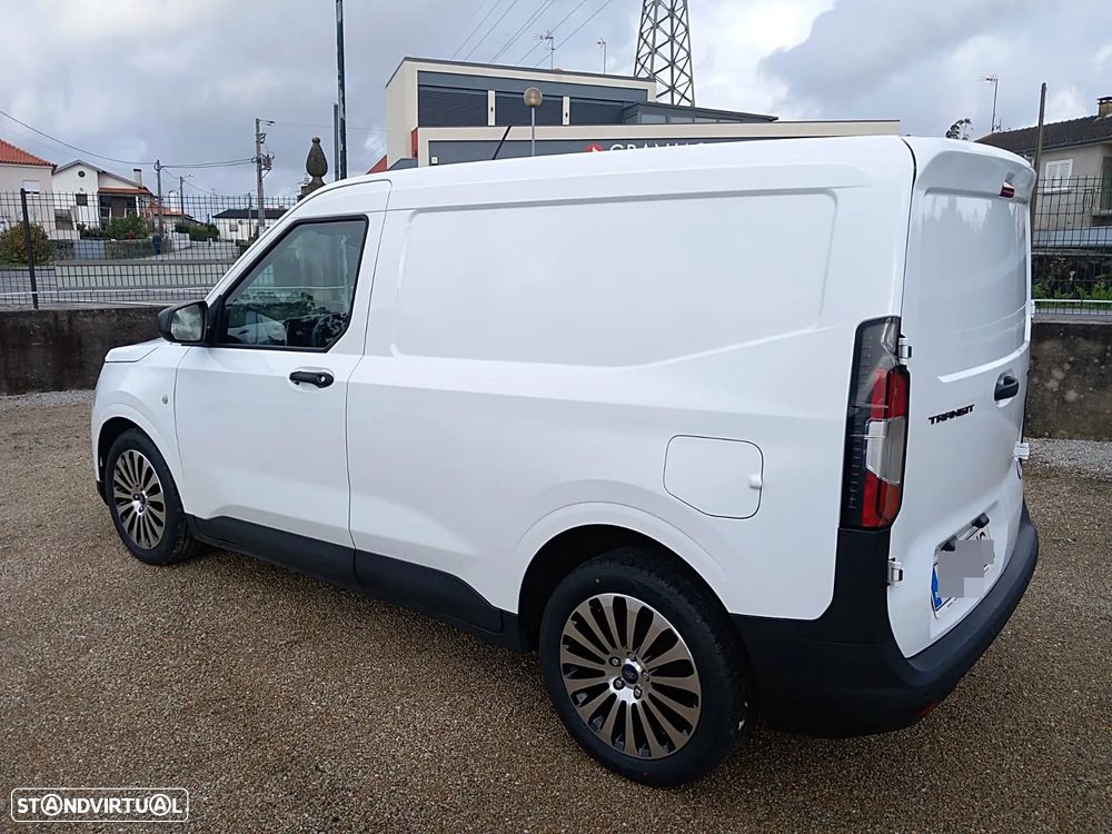 Ford Transit Courier - 10