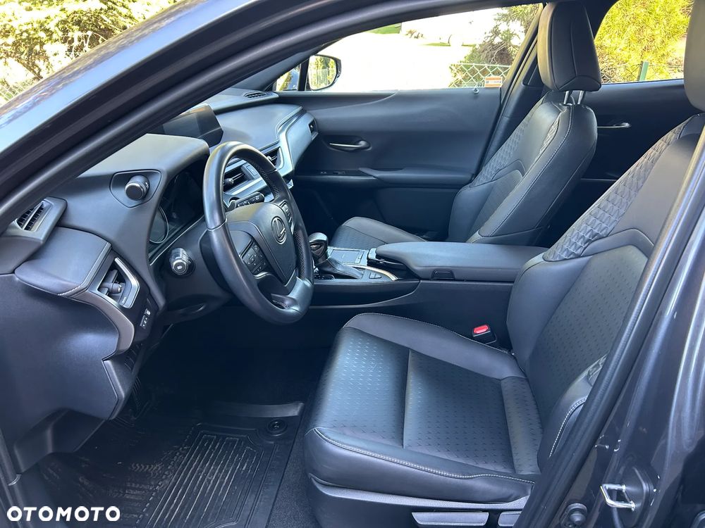 Lexus UX 250h GPF F Impression 2WD - 14