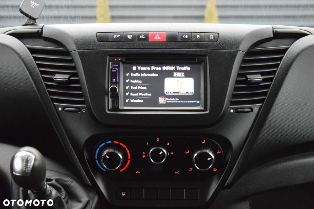 Iveco DAILY 35C16 / 2.3 - 160 KM / BRYGADÓWKA / 6 OSOBOWY / DOSTAWCZE / SKRZYNIA / KLIMA / NAWIGACJA / KAMERA COFANIA / TEMPOMAT / SERWISOWANY / SPROWADZONY - 28