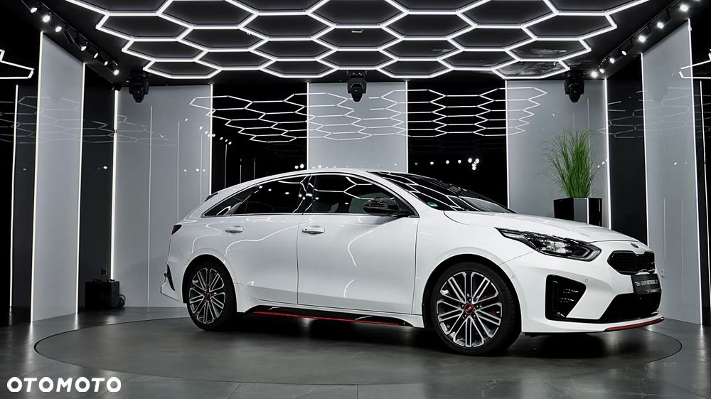 Kia ProCeed 1.6 T-GDI GT DCT - 14