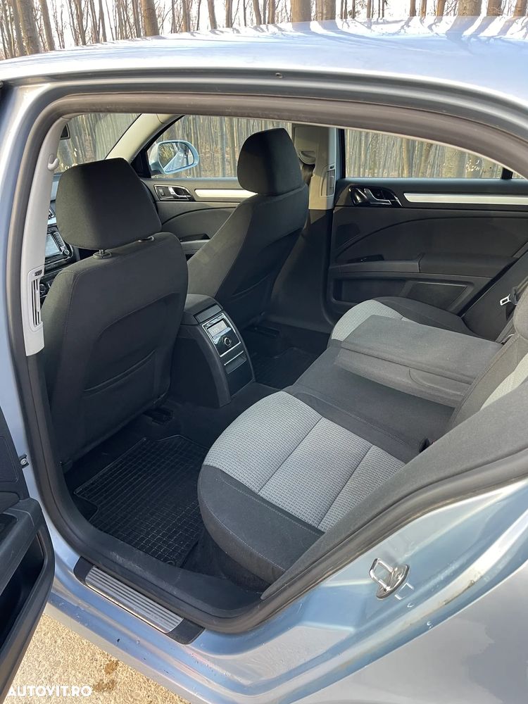 Skoda Superb 2.0 TDI Ambition - 8