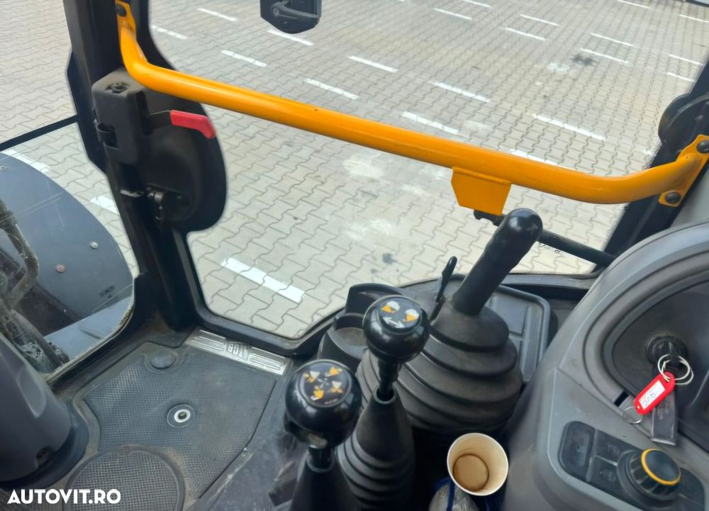 JCB 3CX - 9