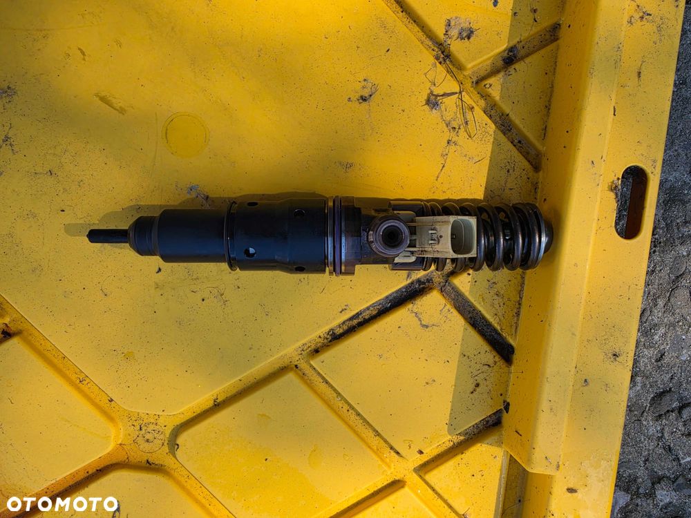 Pompowtryskiwacz   RENAULT GAMA T  22282198 - 4