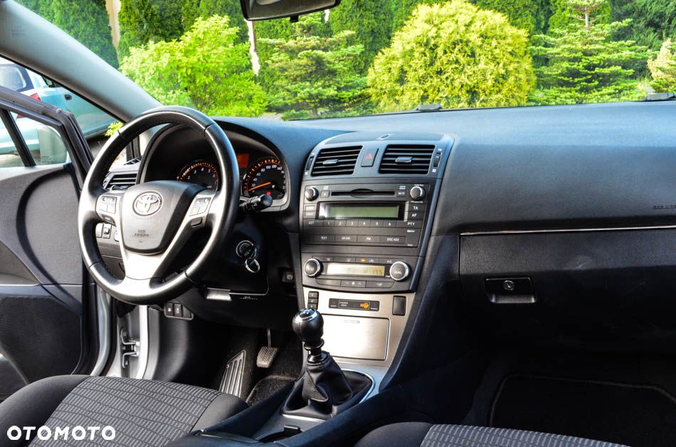 Toyota Avensis 1.8 Comfort - 26