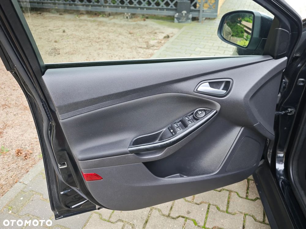 Ford Focus 1.6 TDCi DPF Champions Edition - 35