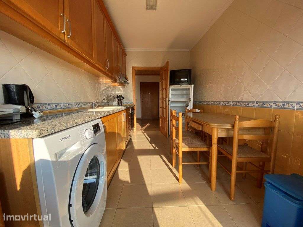 Quarto para Rapaz Estudante – Mário Sacramento / Glicínias - Grande imagem: 4/9