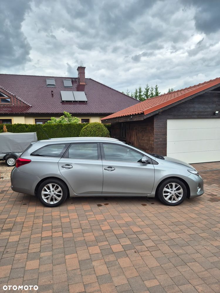 Toyota Auris 2.0 D-4D Executive - 4