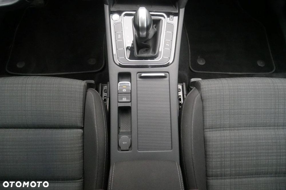Volkswagen Passat Variant 2.0 TSI Business DSG - 11