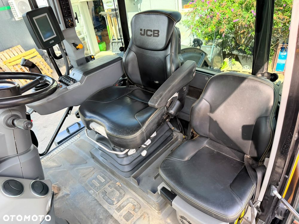 JCB Fastrac 4220 - 18