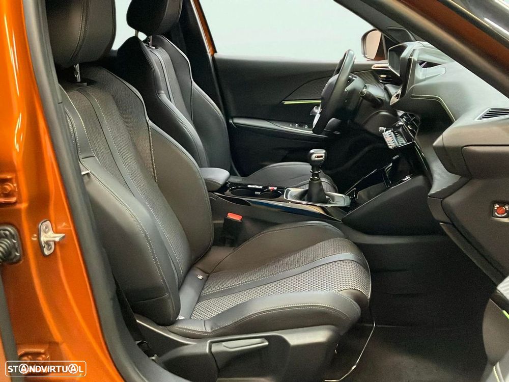 Peugeot 2008 1.2 PureTech GT - 17