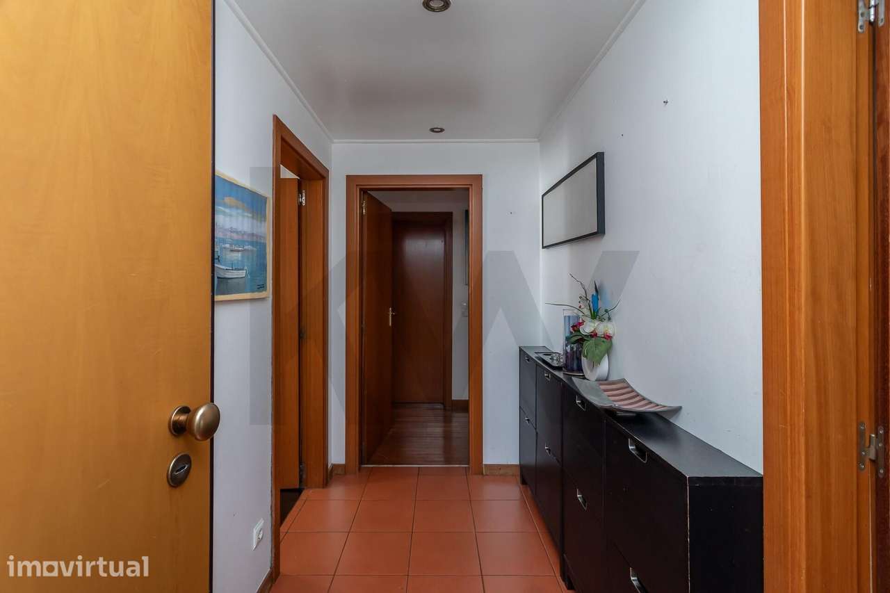 T3 com Varanda e Excelente Luminosidade | Amadora - Grande imagem: 2/30