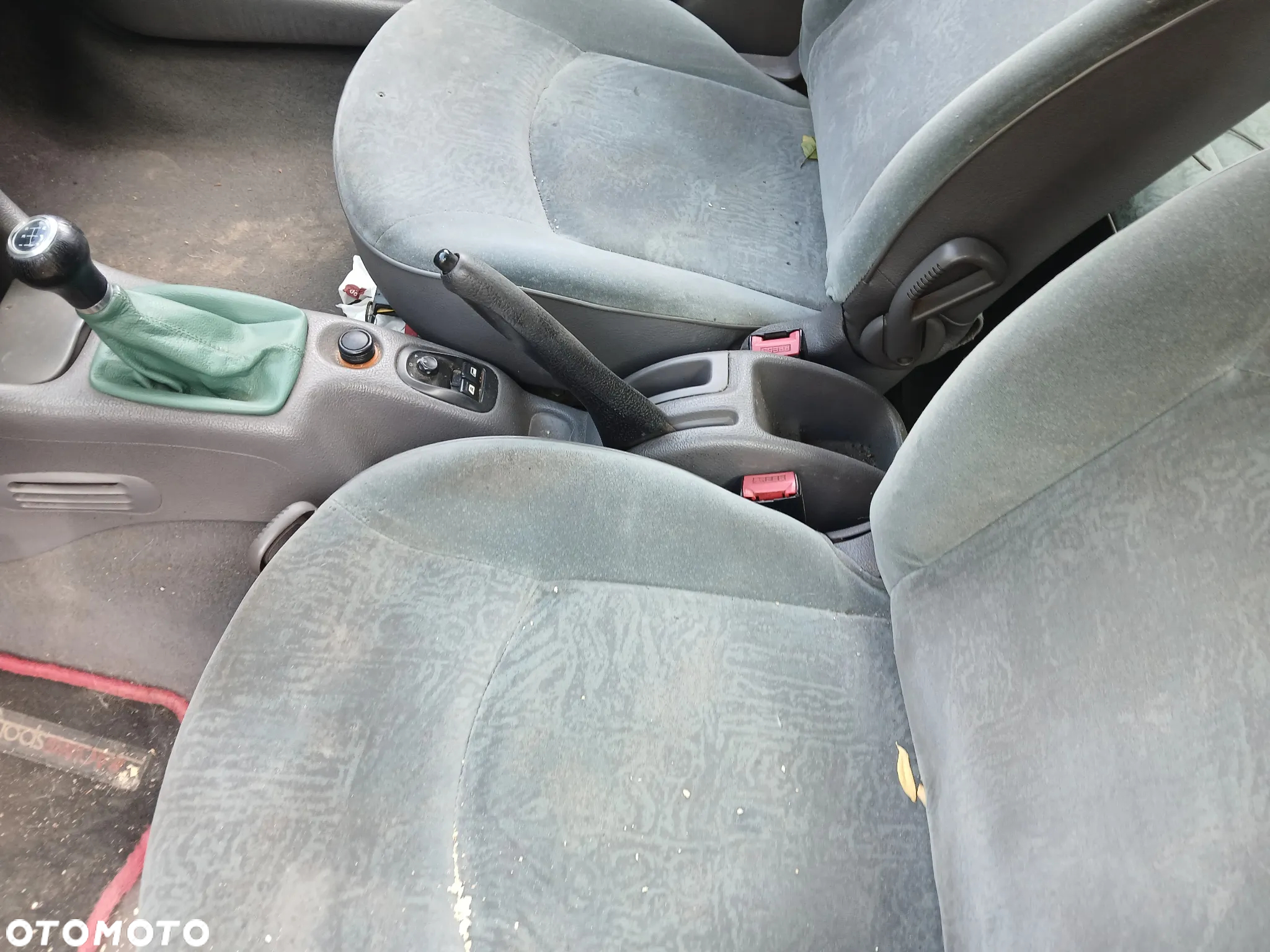 peugeot 206 5D KRV fotel fotele kanapa deska kokpit podsufitka boczek boczki klamka podłokietnik - 6