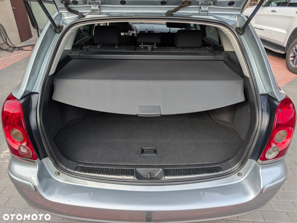 Toyota Avensis 2.0 VVT-i Sol - 17