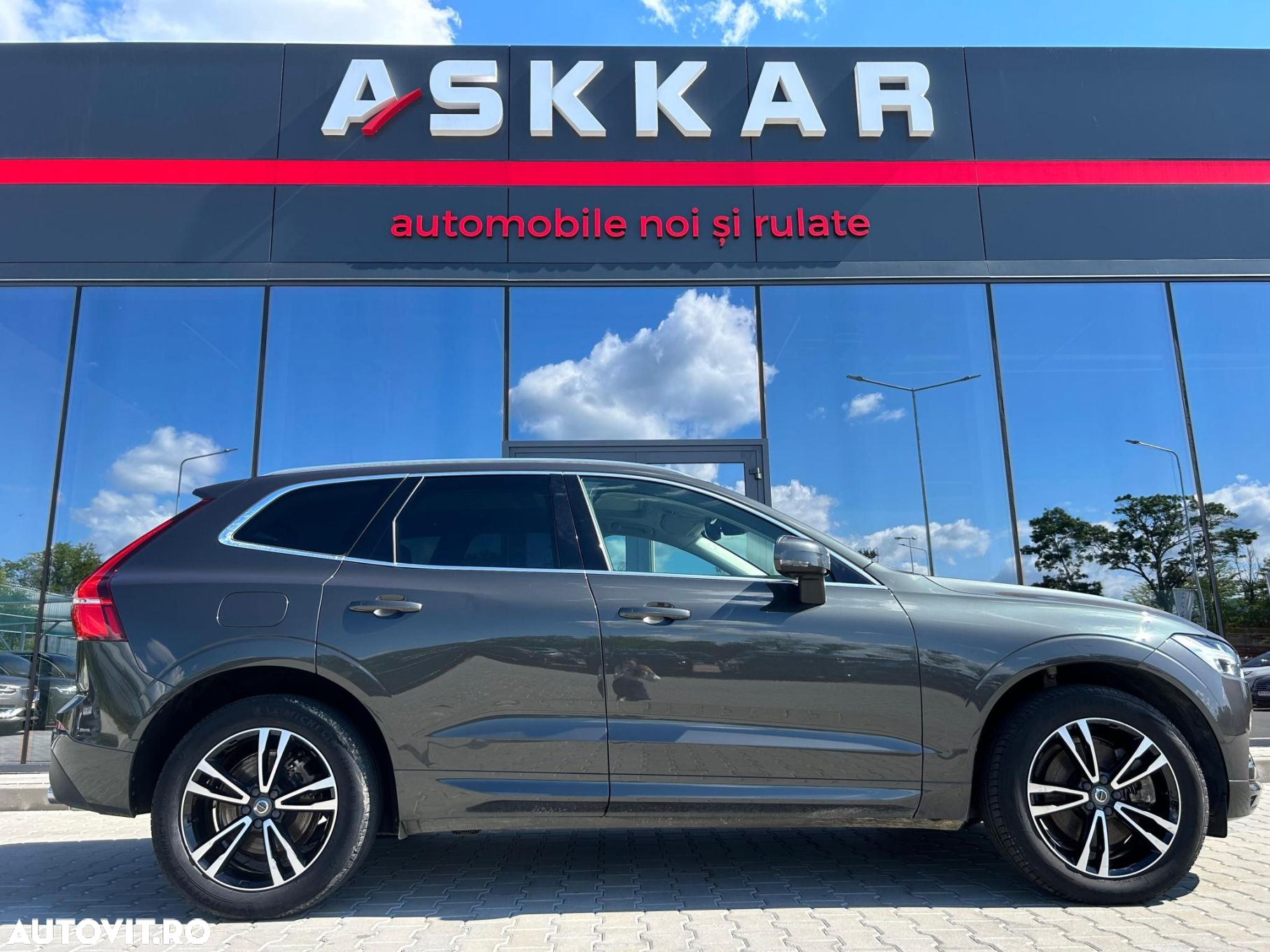 Volvo XC 60 T8 Twin Engine AWD Geartronic Momentum - 4
